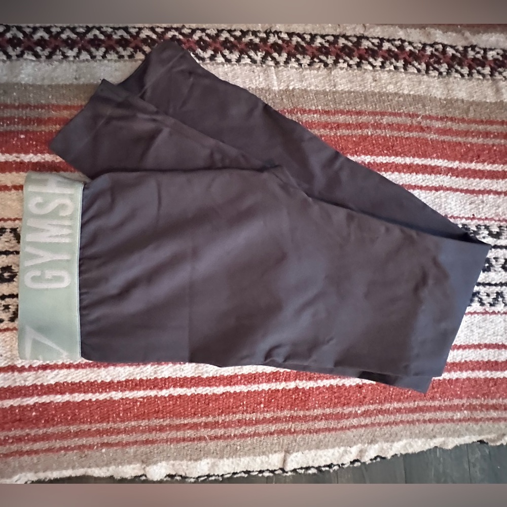 Gym shark - small - grey leggings